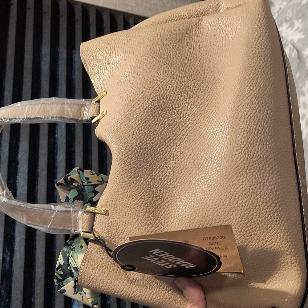 Steve Madden B Barker bag in Sand, removable pouch, Twilley, sueded lining, NWT - Picture 2 of 10